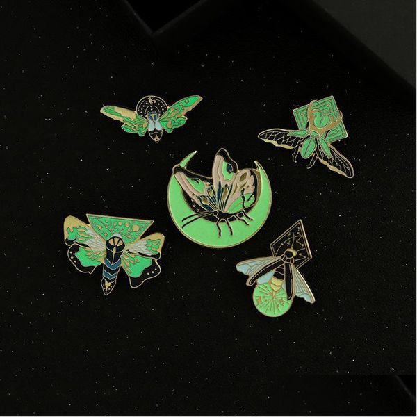 Broches, broches broches broches dessin animé émail lumineux broche ornements insecte papillon animal luciole papillon pour femmes enfants Halloween G Dhxvm