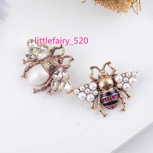 Pins Broches Retro Goud Kleur Strass dier Broche Pin Parel Vliegende Insect Broches voor Vrouwen en Mannen Unisex Kleding Broach