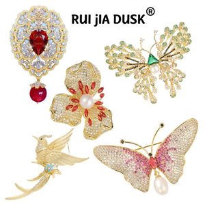 Broches RUI jIA DUSK Advanced Handmade Series 18K véritable or rouge Agate robe de luxe femmes mode papillon broche 230211