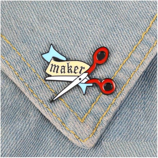 Broches Broches Ciseaux Émail Broche Dessin Animé Bannière Maker Badge Broche Revers Denim Jeans Sac Col De Chemise Artisanat Bijoux Cadeau Pour F Dh1Xi