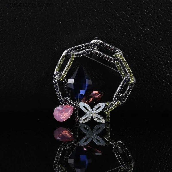 Broches Broches Sexuellement Rétro Mode Chaîne Arc Cristal Broche Style Exagéré Super Étincelant Diamant Bague De Luxe Strass Broche Y240329