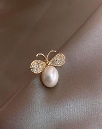 Broches Broches Étincelle Strass Abeille Pull Pour Femmes Mujer Or Couleur Alliage Grand Rond Imitation Perle Animal Manteau Broche Accessor3683408