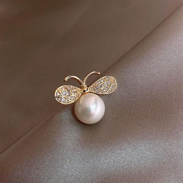 Alfileres Broches Spark Rhinestone Abeja Suéter para Mujer Mujer Aleación de color dorado Gran perla de imitación redonda Animal Abrigo Broche Accessor316G