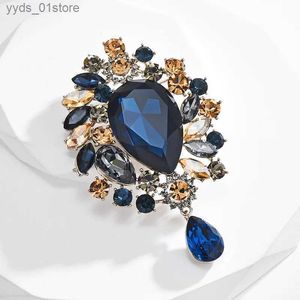 Pins Broches SUYU Vintage Blauwe Zirconia Broche Grote Damespak Pin Knop Jas Corsage Decoratieve Accessoires L240323