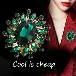 Pins Broches Vintage Groene Kristallen Bloem Broches voor Vrouwen Barok Trendy Elegante Grometrische Broche Pins Bruiloft Sieraden Geschenken 230411