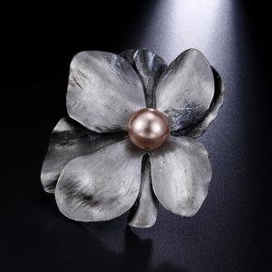 Broches, broches Vintage originale grande fleur de perle pour femmes 2021 classique rétro broche broches plante bijoux en gros