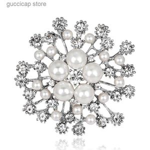 Broches Broches en gros alliage blanc perle cristal strass noël flocon de neige fleur broche broches pour femmes fille bijoux de mariage cadeau Y240329