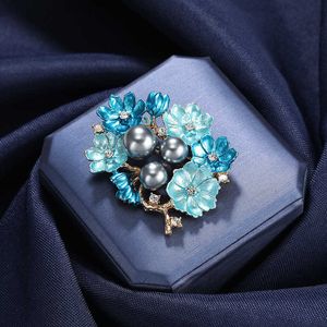 Broches Broches Femmes Vintage Élégant Perle Fleur Émail Bleu Broche Haute qualité Métal Conception Exquis Emblème Accessoires Femmes Cadeau G220523