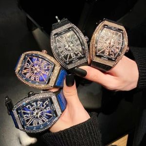 Pintime Men Luxury Watch Iced Out Diamond Cozel Watchs Fashion Watchs Imperproping Shinning Quartz Wristwatch Blue Le cuir STRAP