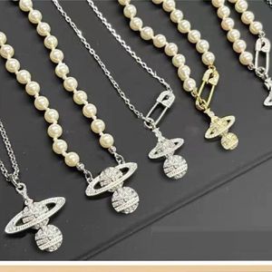 Pinzircon hanger Saturn ketting voor vrouwen gouden herenketen Exquise luxueuze planeet pin ketting modieuze diamant ingelegd 925292m