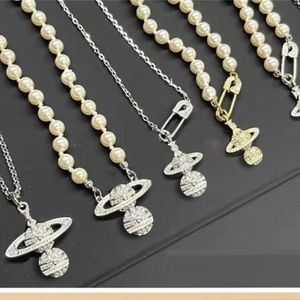 Pinzircon hanger Saturn ketting voor vrouwen gouden herenketen Exquise luxueuze planeet pin ketting modieuze diamant ingelegd 925246S