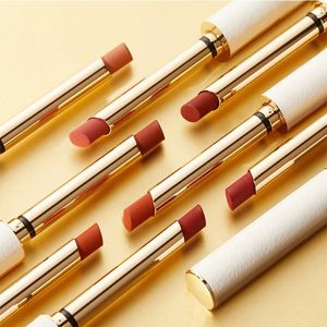 PIPL Kleine Tube Lipstick Fluwelen Matte Niche Merk Waterdicht en Zweetbestendig Bonenpasta Kleur Melk Thee Lamsvacht 240111