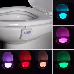 Sensor de movimiento PIR Asiento de inodoro Novedad Lámpara LED 8 colores Cambio automático Tazón de luz de inducción infrarroja para iluminación de baño