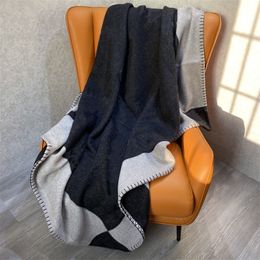 Manta de diseño a cuadros mantas de lujo para el hogar alfombra de cachemira sofá suave decoración textiles piel elástica negro naranja mujeres letras clásicas manta de tiro diseñador