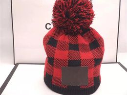 Bonnet tricoté à carreaux, Double couche, épais, avec vraie fourrure de raton laveur, casquettes chaudes, Pompon, cravate, chapeaux de boule