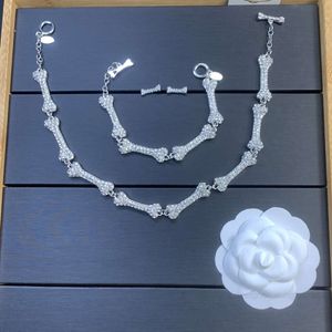 Collier planète collier de créateur pour femme Vivienen bijoux de luxe Viviane Westwood Xis série d'os de diamant complet collier Saturn Bracelet à ongles mode féminine