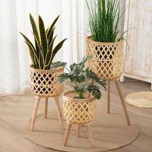 Macetas Macetas Taburete de planta de bambú Soportes de plantas hechos a mano Soporte interior con cesta Mesa redonda de madera Titular de maceta hecho a mano para maceta YQ240109