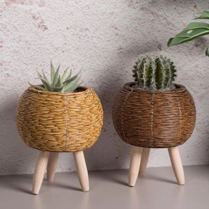 Macetas Soporte para plantas de ratán con forro de plástico y 3 patas de madera, macetero nórdico con cesta de soporte para almacenamiento para juguetes de flores, granja