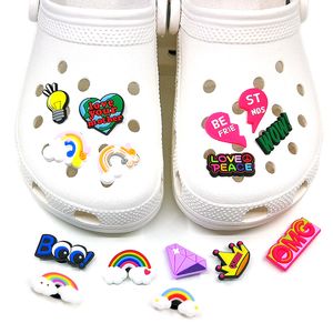 MOQ 100PCS botones de plástico dulce croc Charms Soft Pvc corazón ainbow Shoe Charm Accesorios Decoraciones personalizadas JIBZ para obstruir zapatos regalo para niños