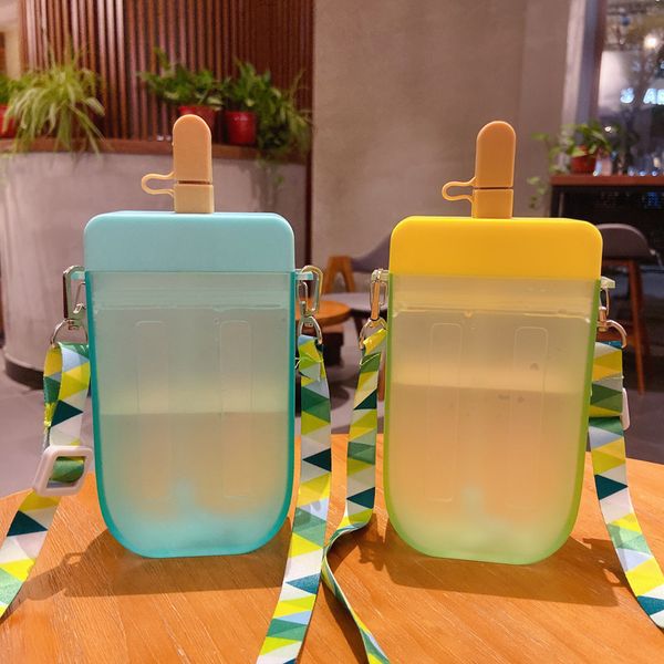 Vasos de plástico 300 ml Biberones sin BPA Taza para beber con paja Tazas a prueba de fugas Cinta Portátil Niños Botella de agua linda Frasco esmerilado colorido al por mayor A02