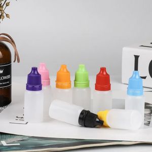 Flacon compte-gouttes en plastique Flacons compte-gouttes liquides en plastique compressibles pour les yeux avec bouchon à l'épreuve des enfants Flacon compte-gouttes pour solvants Essence Collyre Saline i0628