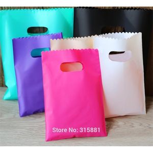 Sacs cadeaux en plastique, pochettes d'emballage de bijoux, sacs à provisions en plastique colorés 50 pcs/lot 210323