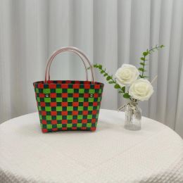 Plastic handgemaakte doe -het -zelf tas geweven tas groentemand geschenk kinderzak kleine vierkante tas geweven mandtas handtas