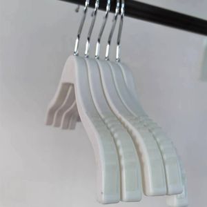Plastic hanger aangepaste logo plaathanger met antislip schouders