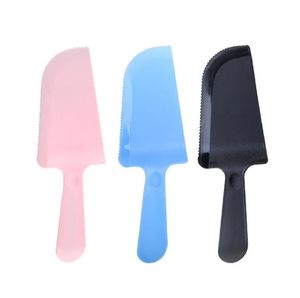 Cortador de pastel con cuchillo de plástico con herramientas dentadas para pastel, cuchillos desechables empaquetados individualmente, accesorios de cocina para hornear DIY dh55