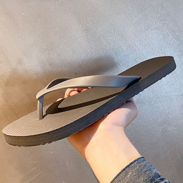 Pantoufles en plastique de couleurs pures pour hommes et femmes, sandales plates en caoutchouc décontractées, chaussures de plage d'été grises, éraflures à la mode noires