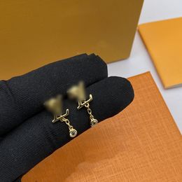 Geplaatste 925 zilveren luxe merkontwerpers Letters Stud Geometric beroemde vrouwen rond Crystal Rhinestone Pearl Earring Wedding Party Joodlry Circulaire met doos