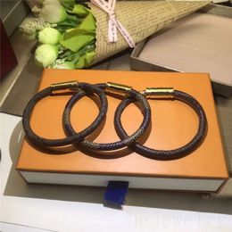 Bracelet en or plaqué hommes corde rouge garder bracelets de luxe corde célèbre lettre perles charmes bracelet en cuir mutil style simple ornements de bijoux quotidiens