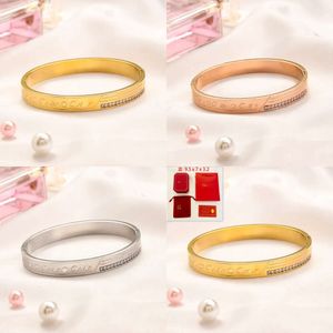 Câne d'or plaqué bracelet de créateur classique Bracelet en acier inoxydable de haute qualité Femme Birthday Travel Boutique Bangle avec boîte