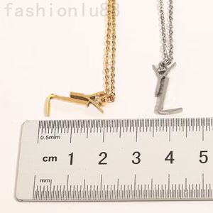 Vergulde gouden ketting ontwerper voor vrouwen hanger kettingen diamant zilver vergulde roestvrijstalen ketting klassieke eenvoudige letter ketting geen vervaging zf073