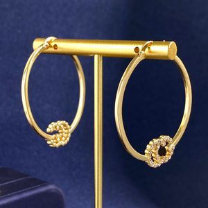 Pendientes de diseño chapados en oro para mujer, aretes pequeños y dulces, aretes de aro pulido de moissanita de alta calidad, joyería de boda para fiesta, regalos de Navidad zl174 I4