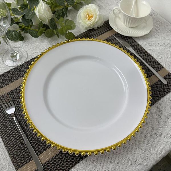 Placas 100 piezas Cargador de plástico transparente con cuentas doradas Borde Acrílico Plato de servicio decorativo Fiesta de bodas Decoración navideña P