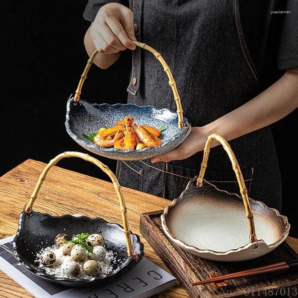 Assiettes 1pc Style japonais suspendus forme vaisselle en céramique ménage cuisine Restaurant fournitures avec panier en bambou assiette occidentale