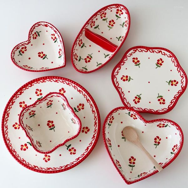 Platos de cerámica pintados a mano bajo vidriado Color rojo flores perla borde hogar cubiertos plato/plato de corazón de amor