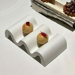 Assiettes en céramique blanche de forme spéciale, vaisselle occidentale, vague de cuisson moléculaire, Dessert à la française Sushi218B