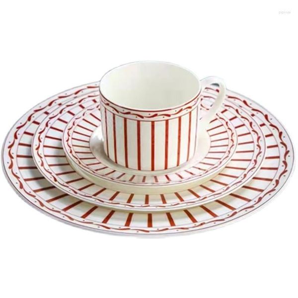 Assiettes Européenne Bone China Western Plate Coffee Set Combinaison Britannique Ménage Steak Porcelaine Cadeau Pour Ie