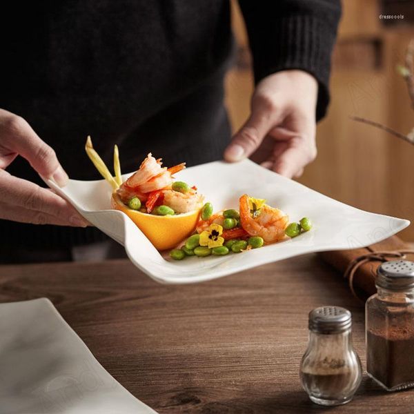 Assiettes en céramique européenne plissée créative, décorative, Restaurant occidental, plat à Steak irrégulier, dessus de Table pour la maison, salade de légumes