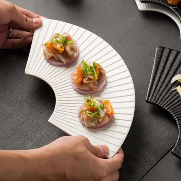 Assiettes Fanshaped Stripe Plate Sushi Plat Céramic Modern Simplicité Table Vole de table Plat créatif Platter El Snack