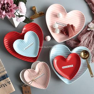 Platos Plato de cerámica en forma de corazón Joyas decorativas Platos de baratija Bandeja de diseño creativo para juego de vajilla Postre lindo