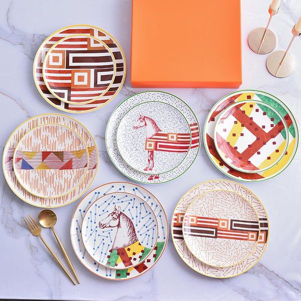 Assiettes haut de gamme exquises, plateau en porcelaine de 10 pouces, tasse à café, thé anglais de l'après-midi, ensemble cœur, tasse et assiette assorties, boîte-cadeau