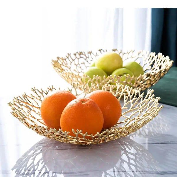 Platos Arte de hierro Round Fruit Plate Metal Hollow Out Bandeja para bandeja Coffee Table Decorative Decoration Waterware de decoración para el hogar