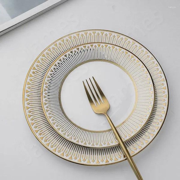 Platos ligeros de lujo de diseño electroplacado cena de calcomanía de cerámica pasta de pasta sándwich pastel de pasteles juego de mesa
