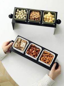 Assiettes noires mates avec plateaux à noix, assiettes en céramique à trois grilles pour porte-fruits secs, poêle bouillante pour le thé de l'après-midi mariage