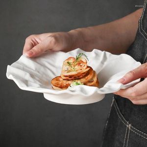 Assiettes en céramique modernes irrégulières, plat à Steak de Restaurant occidental pliable à la main, couverts de cuisine décoratifs de l'après-midi