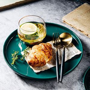 Assiettes Style nordique assiette à dîner en céramique verte ronde petit déjeuner pain Dessert plateau de service vaisselle en porcelaine ensembles de vaisselle