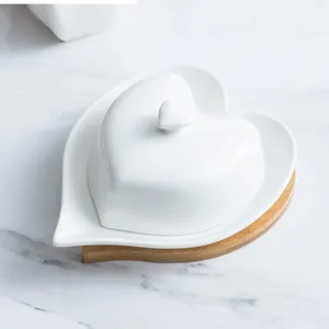 Assiettes Plats de beurre en forme de coeur blanc pur Plats de céramique avec manche du restaurant El et châssis en bois de bambou